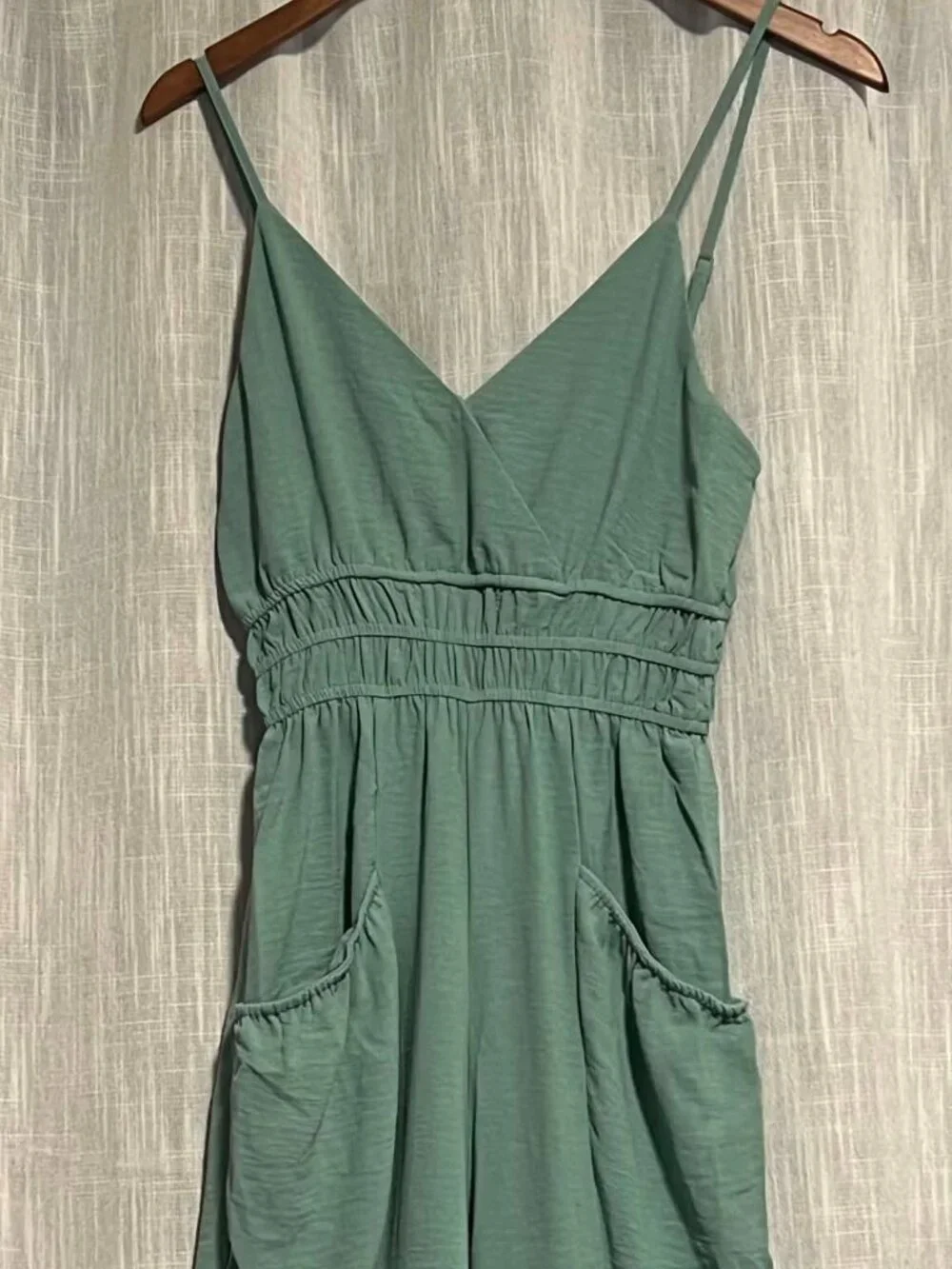 NWOT Cupshe Cami V-Neck Jumpsuit Sage Green Size XS - Picture 1 of 13